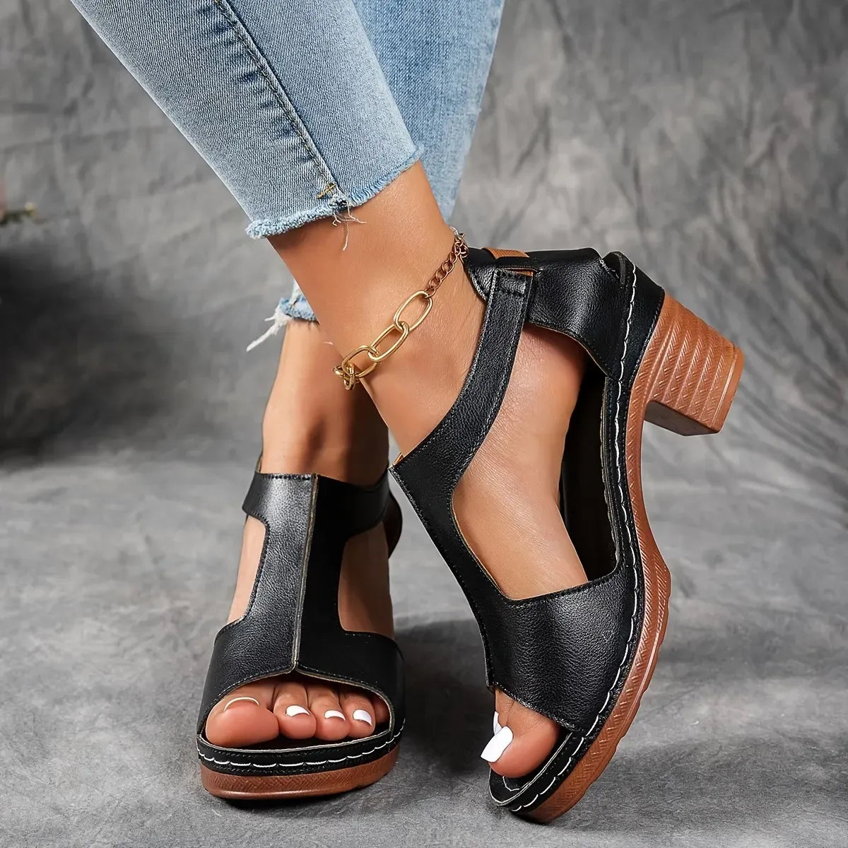 Women’s Chunky Heel Cutout Sandals